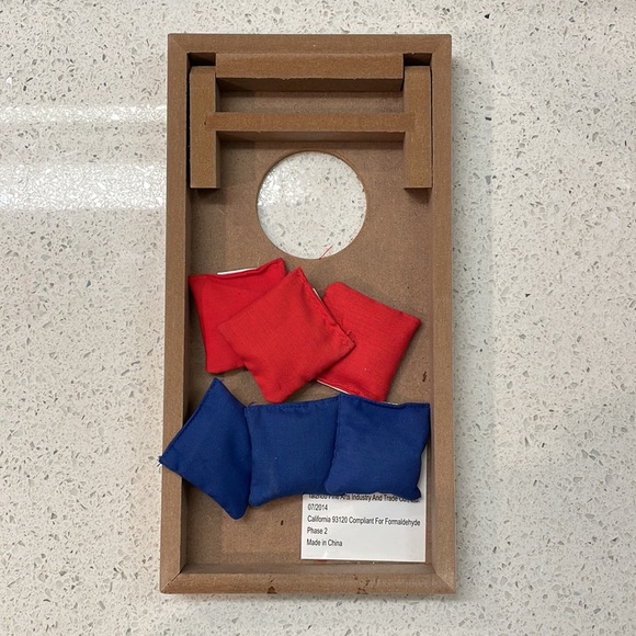 Desktop Bag Toss Game With 6 Mini Beanie Bags Included - Great For The Office! - Picture 3 of 7